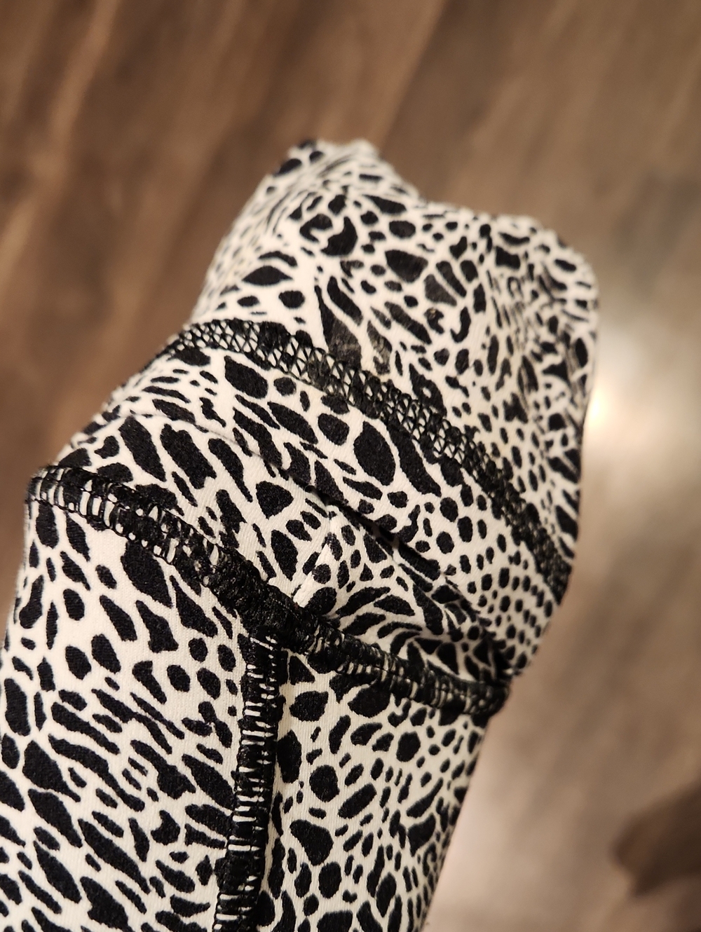 â¤ď¸ LULULEMON DEFINE HOODED JACKET NULU IN POLAR SHIFT INVERSE ALPINE WHITE BLACK - Picture 10 of 14